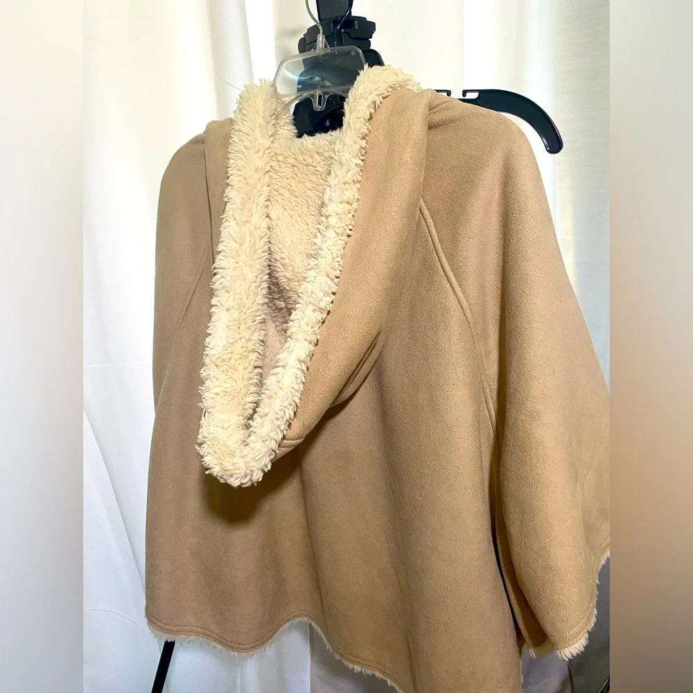 COAT/ CAPE- Sister’s outerwear Brand faux suede.  size L - Picture 7 of 7